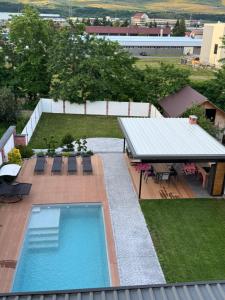 an overhead view of a swimming pool on a roof at Casa Urbano Mall- Floresti in Floreşti +3 photos