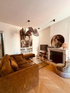 a living room with a couch and a fireplace at Appartement premium Hyper Centre in Ajaccio
