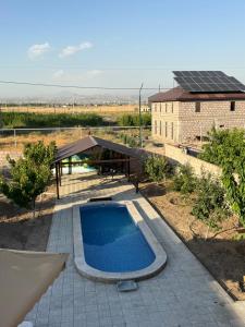 an overhead view of a swimming pool and a building at Dreams House in Yengidzha