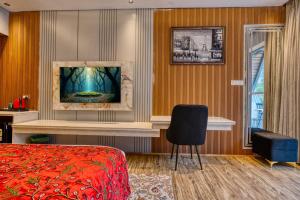 a bedroom with a bed and a desk and a chair at Asal Riverside Pahalgam in Pahalgām +8 photos