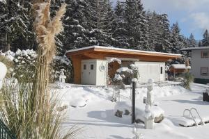 Gästehaus Waldrand Garni v zime