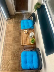 an overhead view of two blue chairs and a table at Tik-tak apartment in Petrovaradin