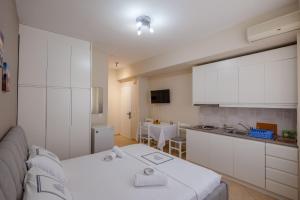 a living room with a couch and a kitchen at Elidon Apartments in Sarandë