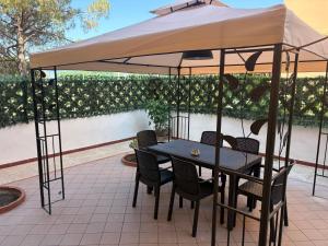 a table and chairs under an umbrella on a patio at Chill House Reggio Calabria in Reggio di Calabria