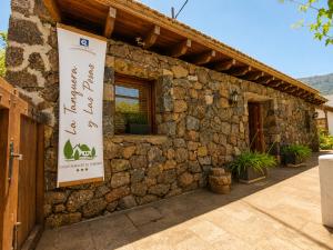 a building with a sign on the side of it at La Tanquera y Las Rosas in Los Realejos +129 photos