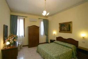 Postel nebo postele na pokoji v ubytování Hotel Florida