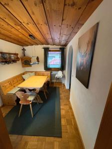 a room with a table and a dining room at Chalet Lilly inkl. Chiemgaukarte in Ruhpolding