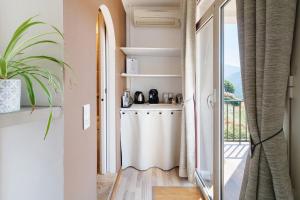 a hallway with a door leading to a balcony with a plant at Douce Heure & Saveurs in Tavaco