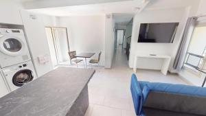 a living room with a couch and a washing machine at HÔTEL Relais de Monti in Menton