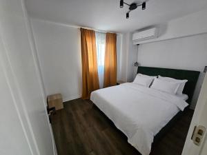 a bedroom with a white bed and a window at Cpa Residence in Pişchia