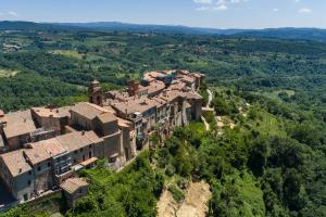 an old house on top of a mountain at Casa Ferdinanda in Monteleone dʼOrvieto