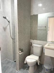 a bathroom with a toilet and a sink and a shower at Lueangchan Orchid Hotel in Chanthaburi
