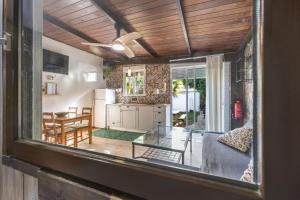 a kitchen and a living room with a glass table at Sunwaves 4 - Casa Duna in El Palmar