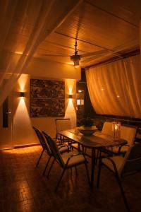 a dining room with a table and chairs at Domenica apartment in Salamina