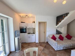 a living room with a couch and a kitchen at Villa Mala Dora in Stari Grad