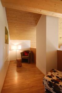 Łóżko lub łóżka w pokoju w obiekcie EdelWeiss AlpinLodge