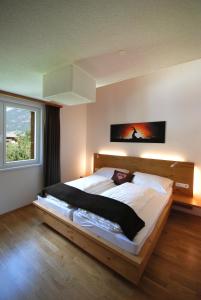 Łóżko lub łóżka w pokoju w obiekcie EdelWeiss AlpinLodge