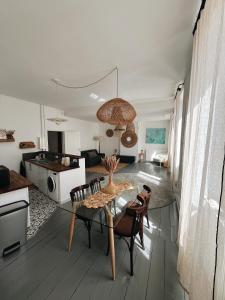 a kitchen and dining room with a table and chairs at Le Haut des Halles in Martel +7 photos
