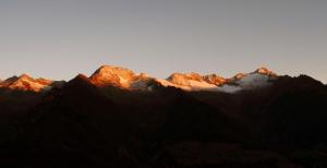 a group of mountains with the sun shining on them at Schauinstal Appartement 2 in Lutago