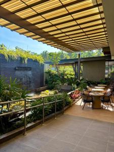 a patio with a table and chairs under a pergola at Madigun Hotel and Events in San Francisco
