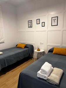 a room with two beds and a table with towels at Tía Pepa in El Gastor +20 photos