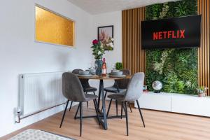 a dining room with a table and four chairs at Open Mind Property - 3BR with Free Parking & Garden in Portsmouth +31 photos