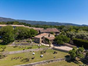 an aerial view of an old house with a yard at Maison Roque in Sannes