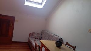 a living room with a couch and a table at Apartamento Planeta 2º Dcha in O Porto de Espasante