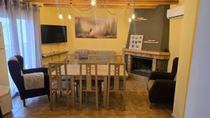 a dining room with a table and a fireplace at La Ribera in Arroyo Frio