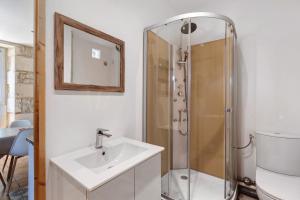 a bathroom with a sink and a shower at Studio 5 - 3 min du Futuroscope in Chasseneuil-du-Poitou