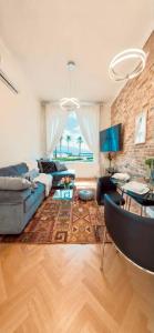 a living room with a blue couch and a table at Vista dał Mare in Split