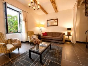 a living room with a couch and a table at Domaine de la Salutière - Charme & Confort au cœur du Pays Cathare in Lauraguel
