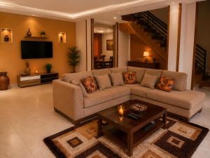 a living room with a couch and a coffee table at appartement golf in Bamako