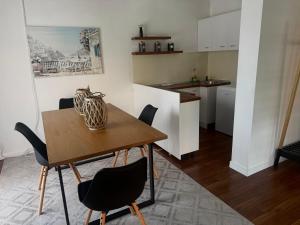 a kitchen and dining room with a table and chairs at Kuća za odmor Nera in Hadžići