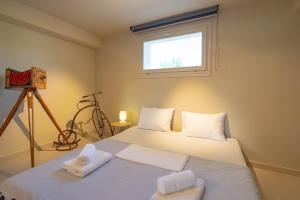 a bedroom with two beds and a window at Green Galini Villa Pelion in Káto Lekhónia +40 photos