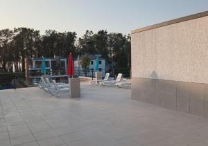 a group of chairs and umbrellas on a patio at IO House in Urekis Sadguri