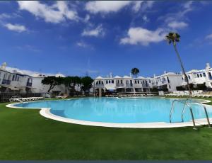 a large swimming pool in front of a resort at Playmar6970 in Maspalomas