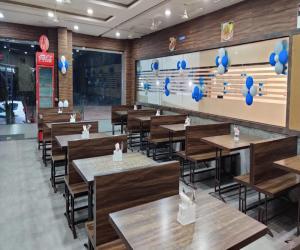 a dining room with wooden tables and chairs at Booking Test 1 in Kulu