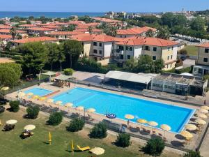 an overhead view of a large swimming pool with umbrellas at Italian Experience-Suite Riviera in Porto Recanati
