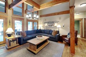 a living room with a blue couch and a table at Stone Mountain Vista in McHenry