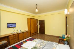 TV a/nebo společenská místnost v ubytování Hotel Siddhi Manakamana