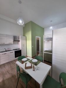 a kitchen and dining room with a table and chairs at AM-MARE in Villaggio Azzurro