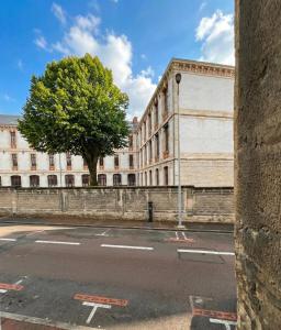 an empty street in front of a large building at Oenosuite - Charme & Vin en hyper-centre in Dijon