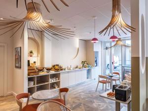 a kitchen and dining room with a table and chairs at ibis Styles Metz Centre in Metz