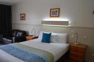 Кровать или кровати в номере Gatton Motel