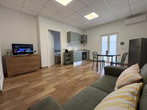 a living room with a couch and a table at Il Canto Quinto in Acquaviva delle Fonti