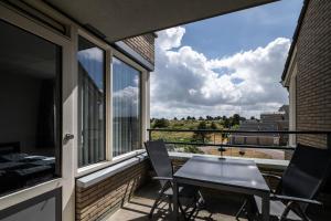 a balcony with a table and chairs and a view at Penthouse Ostrea 60 in Nes