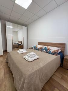 a bedroom with a bed with two towels on it at Il Canto Quinto in Acquaviva delle Fonti