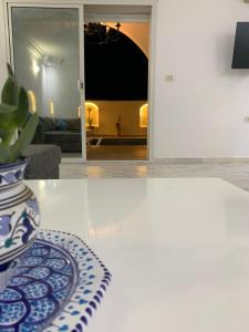 a blue and white vase sitting on a table at Villa Syrine Djerba in Al Ḩaddādah