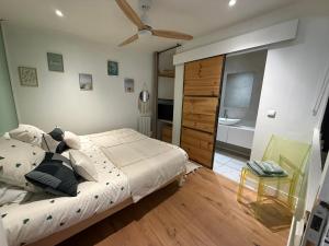 a bedroom with a bed and a bathroom at Casa Costa in Barbaggio